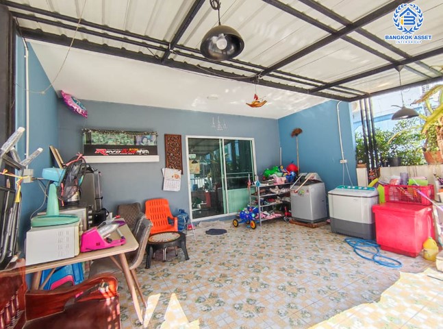 *****ทาวน์เฮ้าส์มือสองย่านนนทบุรี ม.เจซิตี้ รัตนาธิเบศร์-บางบัวทอง หลังมุม! บนเนื้อที่มากถึง 20.5 ตร.ว. ฟังก์ชัน 3 ห้องนอน 2 ห้องน้ำ 2 ที่จอดรถ แถมเฟอร์ฯ บิวท์อิน และ 1 เครื่องดูดควัน บนทำเลเยี่ยม เพียง 15 นาทีก็ถึงรถไฟฟ้าสายสีม่วง "สถานีบางพลู" ใกล้ทางด่วน "กาญจนาภิเษก"